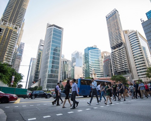 Singapur'un 240 bin milyoneri parasını lüks markalara harcıyor
