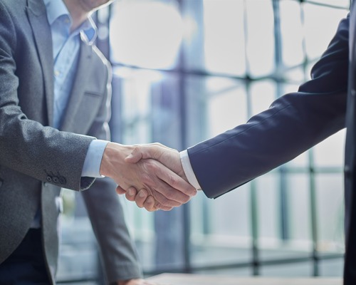 Şirket evliliklerinde 1,8 trilyon dolarlık toparlanma: M&A piyasası dalgalı ticaret ortamına alışıyor