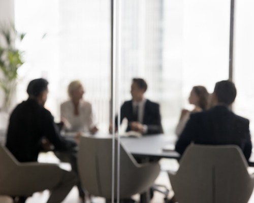 Şirketler yeni CEO'ları için giderek daha fazla dışarıya bakıyor