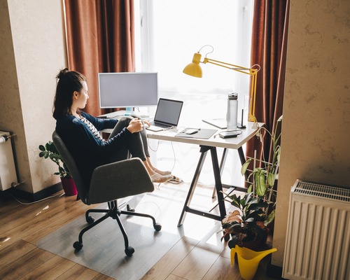 Şirketlerin ve CEO'ların yaşı evden çalışmayı nasıl etkiliyor?