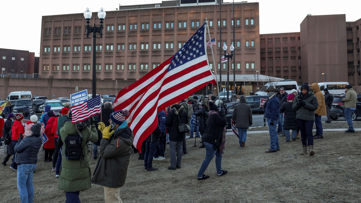 Soli Özel: Trump'ın söylemleri birleştirici politikaları bölücü