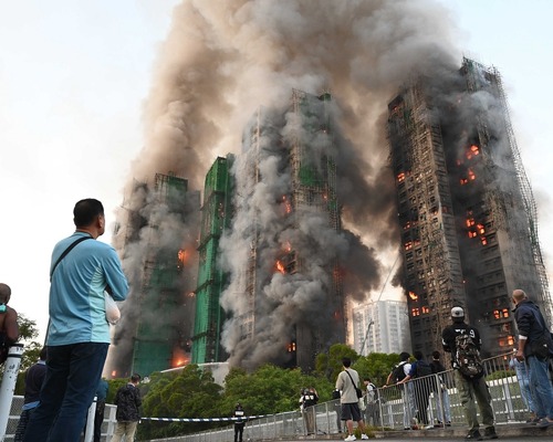Son yıllardaki büyük bina yangınları: Hong Kong’ta 55 kişi hayatını kaybetti