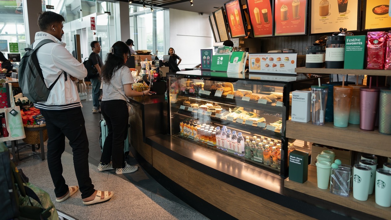 Starbucks 1.100 çalışanını işten çıkarıp menüyü sadeleştiriyor