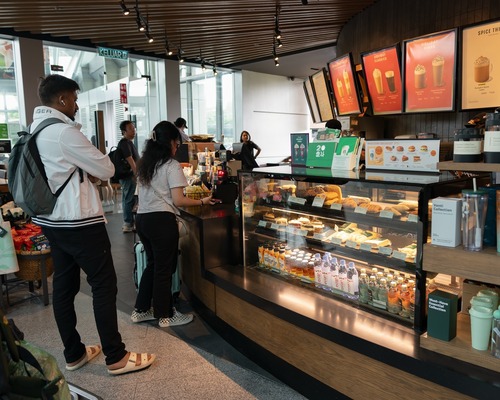 Starbucks 1.100 çalışanını işten çıkarıp menüyü sadeleştiriyor