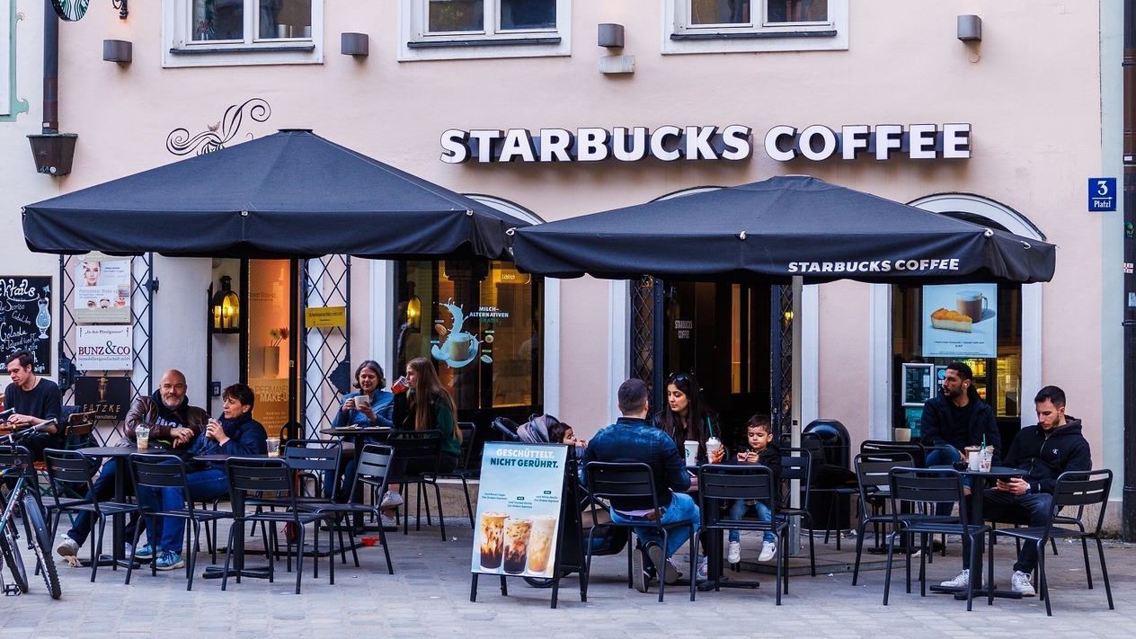 Starbucks CEO’sundan çalışanlara gözdağı: Şirket için sorumluluk alın