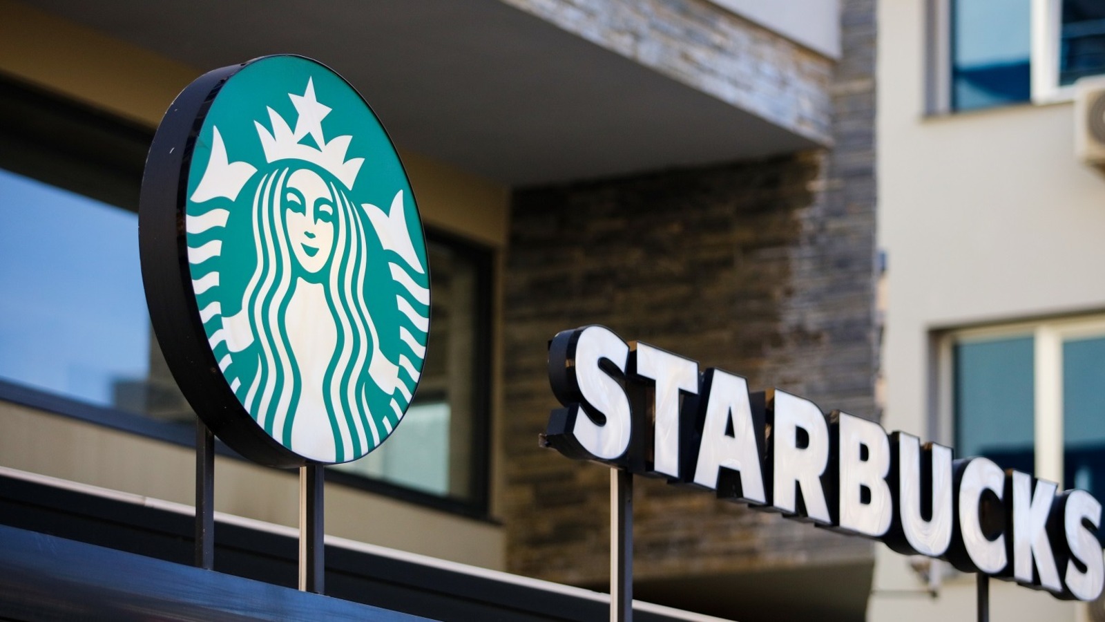 Starbucks Chipotle'ı satın alacağı iddialarını yalanladı