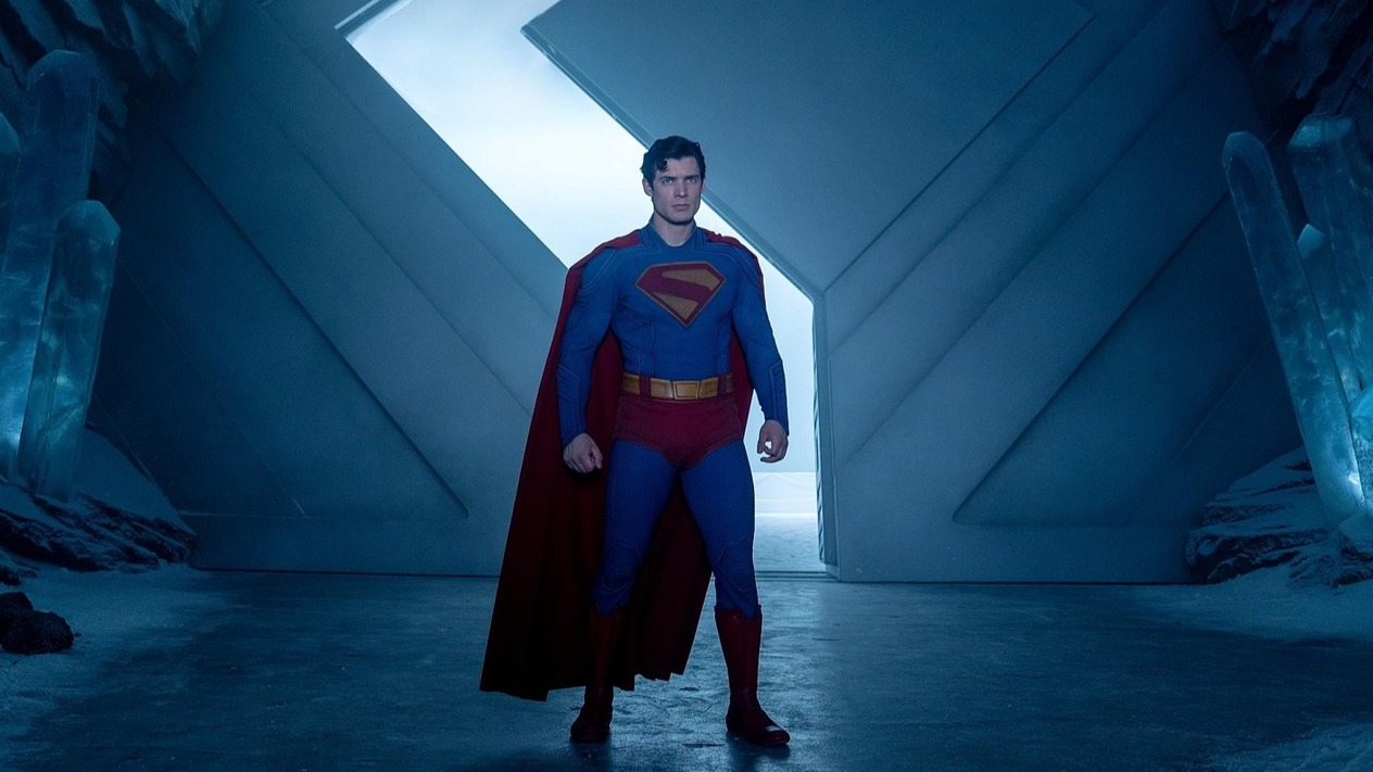 Superman Warner Bros.'un ihtiyacı olan 122 milyon dolarlık gişe zaferiyle zirvede