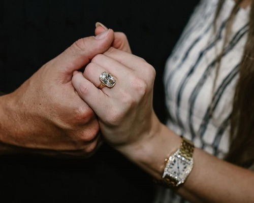 Taylor Swift’in nişan yüzüğü: Romantik, zamansız ve göz kamaştırıcı