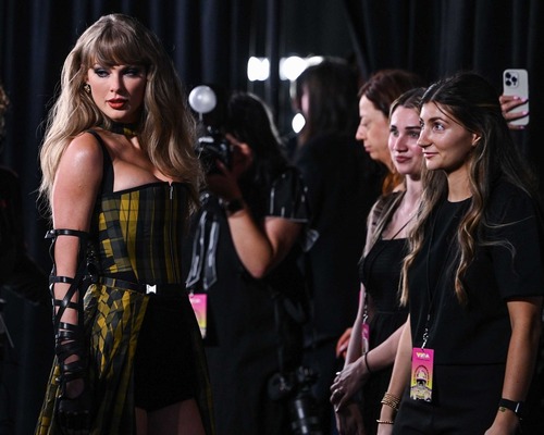 Taylor Swift Los Angeles yangını için bağışta bulunan milyarderlere katıldı