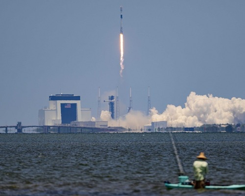 Teknoloji milyarderleri neden uzayda veri merkezleri olması için yatırım yapıyor?