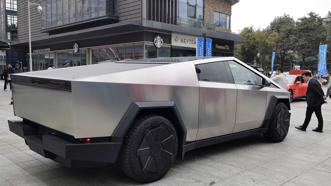 Tesla ABD'de Cybertruck modellerini geri çağırıyor