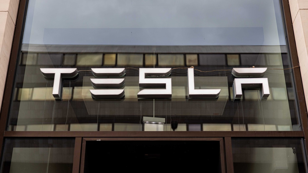 Tesla’da üst düzey ayrılıklar: Model Y ve Cybertruck yöneticileri istifa etti