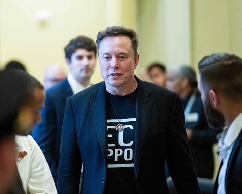 Tesla etkisi: Elon Musk'ın serveti 17 milyar dolar azaldı