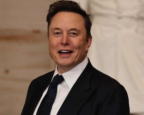 Tesla hisseleri rekor kırdı: Musk'ın serveti 700 milyar dolara yaklaştı