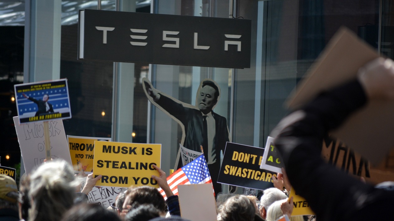 Tesla hisselerindeki düşüşten açığa satış yapan fonlar 16,2 milyar dolar kazandı