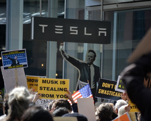 Tesla hisselerindeki düşüşten açığa satış yapan fonlar 16,2 milyar dolar kazandı