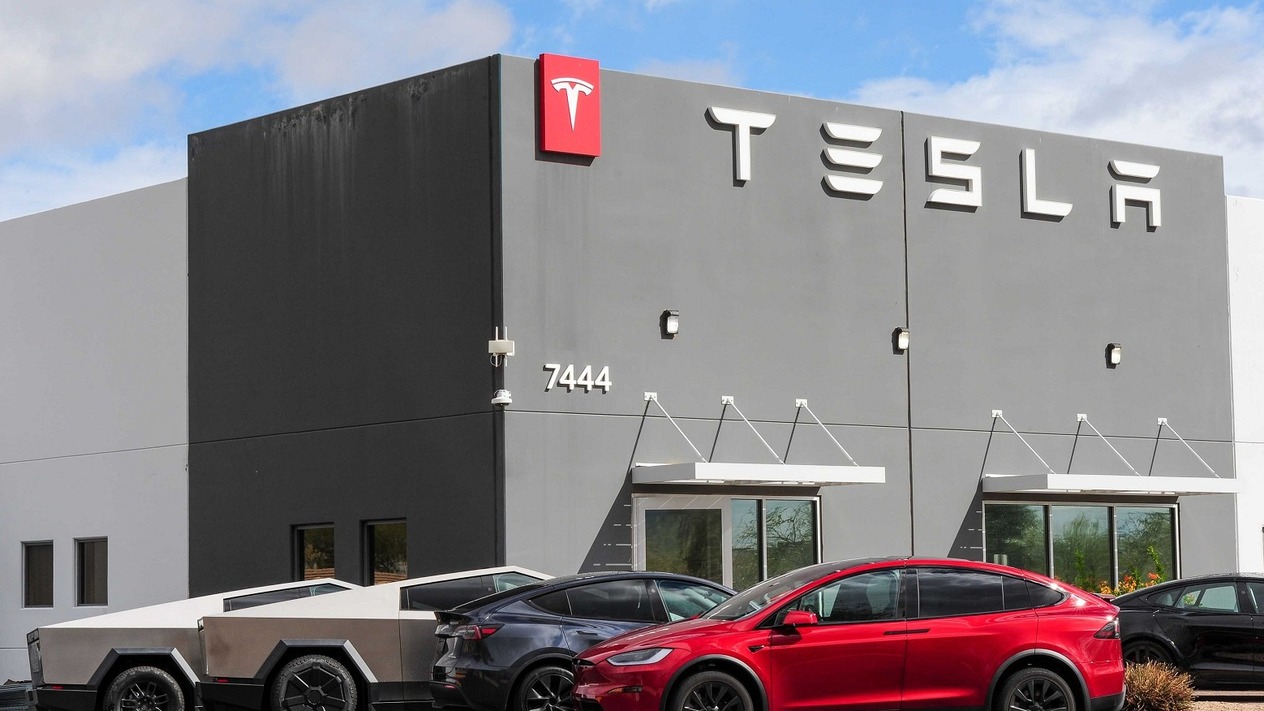 Tesla için tehlike çanları: Satışlar düşerken Trump teşviklerle tehdit ediyor