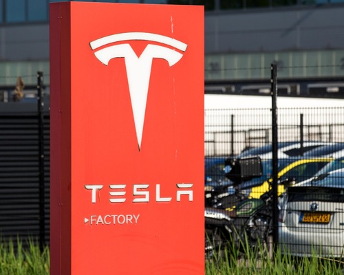 Tesla satışları 2015'ten bu yana ilk kez düştü