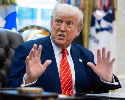 Trump 12 ülkenin vatandaşlarının ABD'ye girişini yasakladı