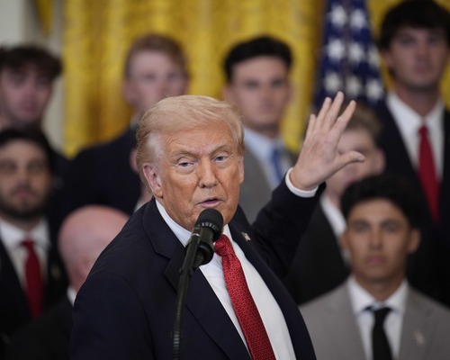 Trump, Adalet Bakanlığı'ndan tazminat istedi