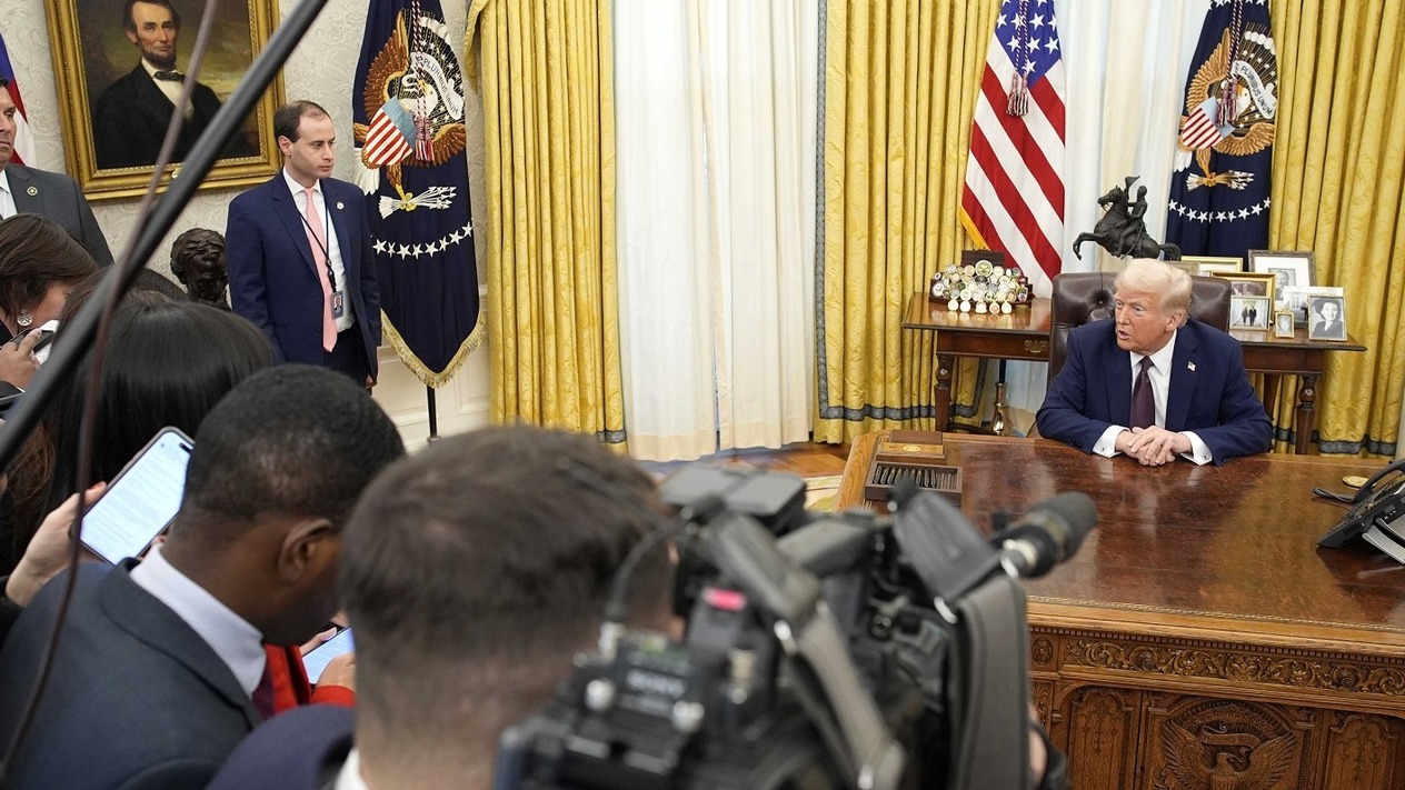 Trump Çin’e gümrük vergisi uygulamayarak elinde koz olarak tutuyor