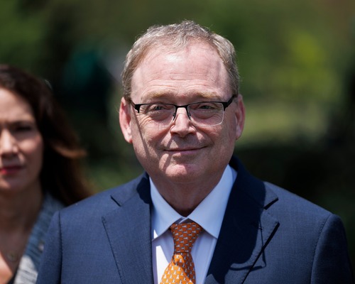 Trump Fed başkanlığı için potansiyel adayı işaret etti: Kevin Hassett kimdir?