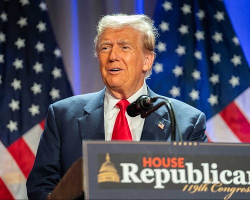 Trump, Grönland’ı satın alma niyetini yineledi: Danimarka ve ABD arasında gerilim artıyor