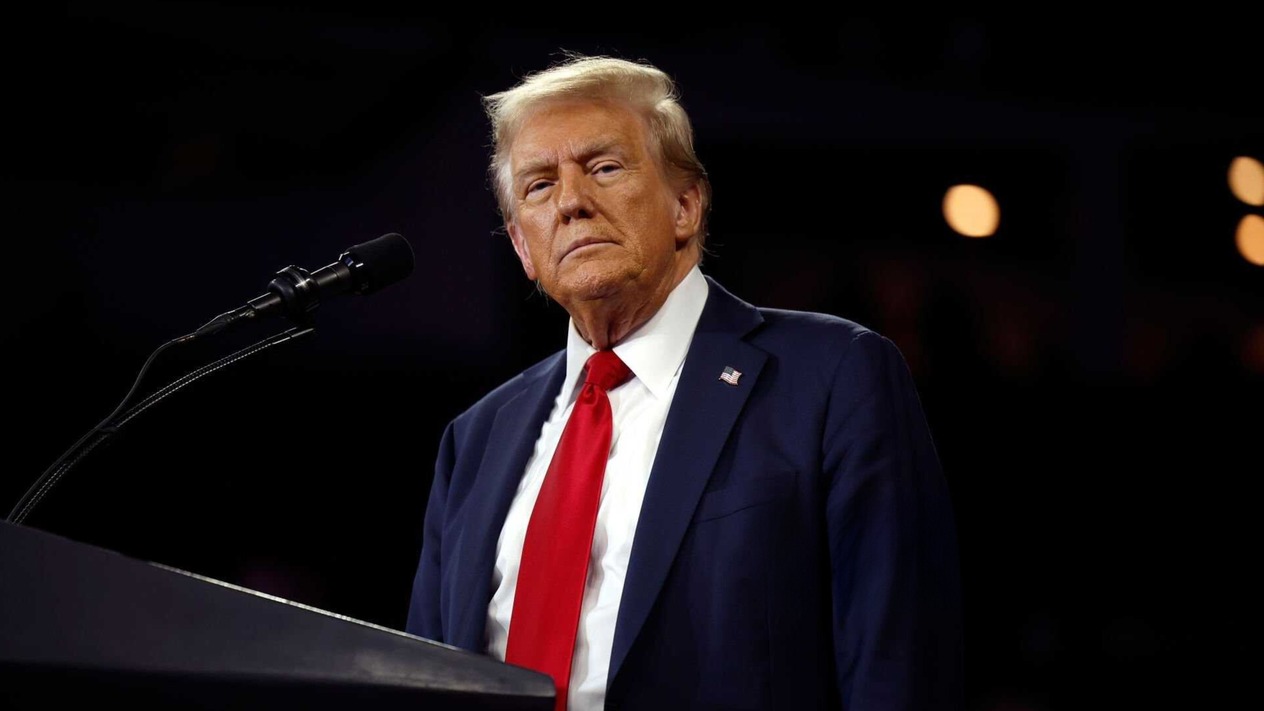 Trump iktidarı üzerindeki kontrolleri kaldırmakla suçlanıyor