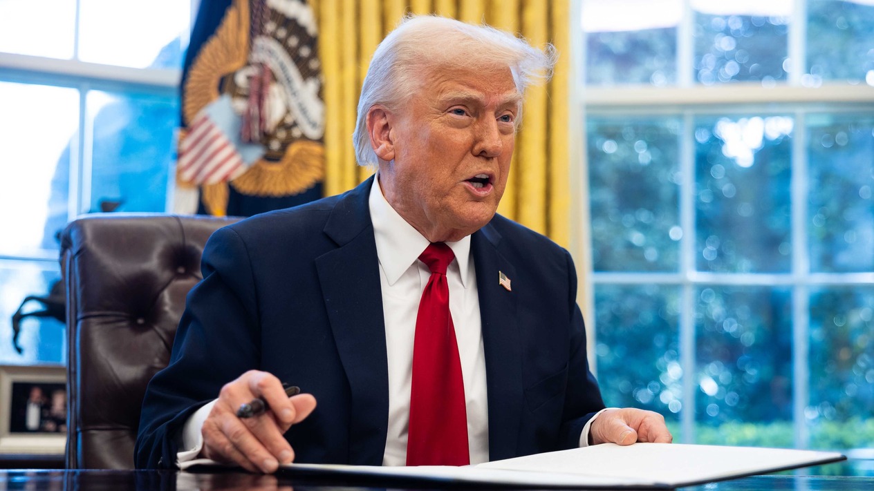 Trump imzayı attı, açıklamalar ve tepkiler üst üste geldi