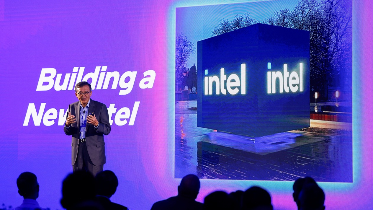 Trump'ın 'istifa etsin' dediği Intel CEO'su Lip-Bu Tan Beyaz Saray'dan dev ortaklıkla çıktı