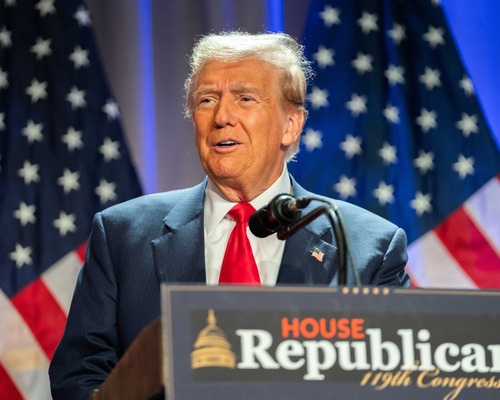 Trump'ın paylaştığı ABD haritasında Kanada da topraklarının parçası olarak gözüktü