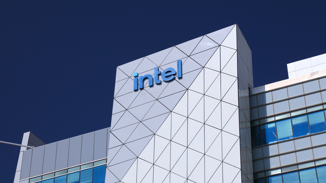 Trump'ın tehditleri işe yaramadı: Intel üretim üssünü Avrupa'da büyütüyor