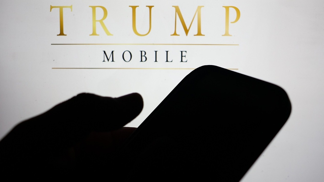 Trump’ın telefonu ağustosa kadar ABD'de üretilemez