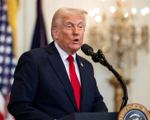 Trump, Kanada'ya yüzde 50 gümrük vergisini üç gün erteledi
