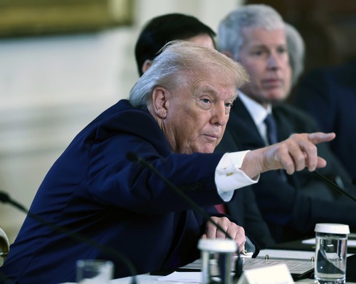 Trump: Muazzam petrol rezervimiz var, kısıtlamaya gerek yok