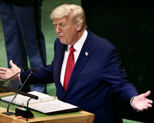 Trump: NATO ülkesine giren Rus uçakları düşürülmeli