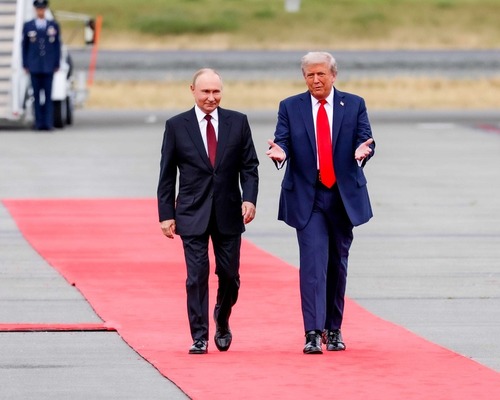 Trump-Putin zirvesine dair belgeler otelde mi unutuldu?