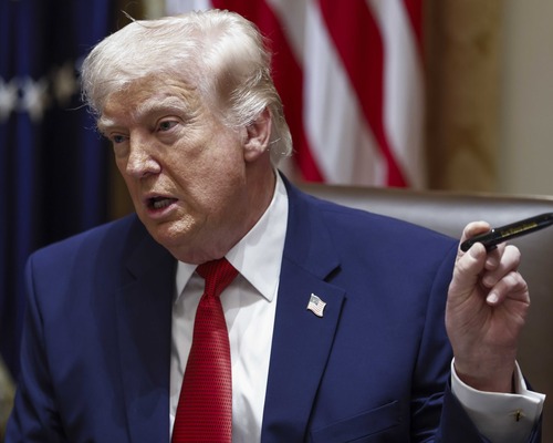 Trump'tan İran'a rest: Hürmüz açılmazsa enerji altyapısını vururuz