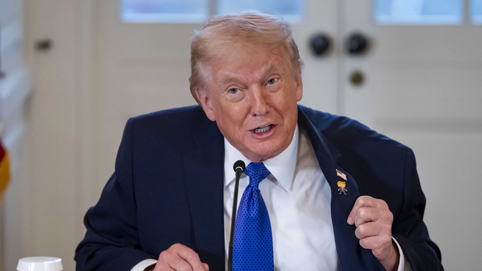 Trump kendini Venezuela’nın geçici başkanı ilan etti