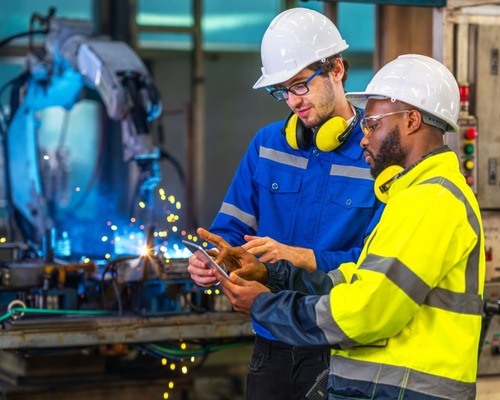 Trump'tan yabancı şirketlere Amerikalı işçi çağrısı