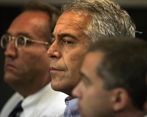 Trump yönetimini gölge gibi takip eden Epstein listesi tartışması