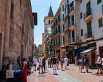 Turizm şikayetlerine rağmen Avrupa şehirlerinde havalimanları genişletiliyor