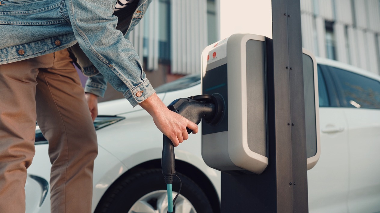 Türkiye'de her yedi elektrikli araca bir şarj soketi düşüyor