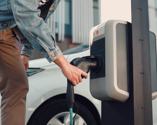 Türkiye'de her yedi elektrikli araca bir şarj soketi düşüyor