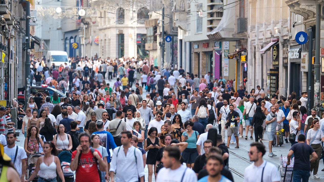 Türkiye’nin arada kalışı: Üst kimliğimiz din mi, millet mi?