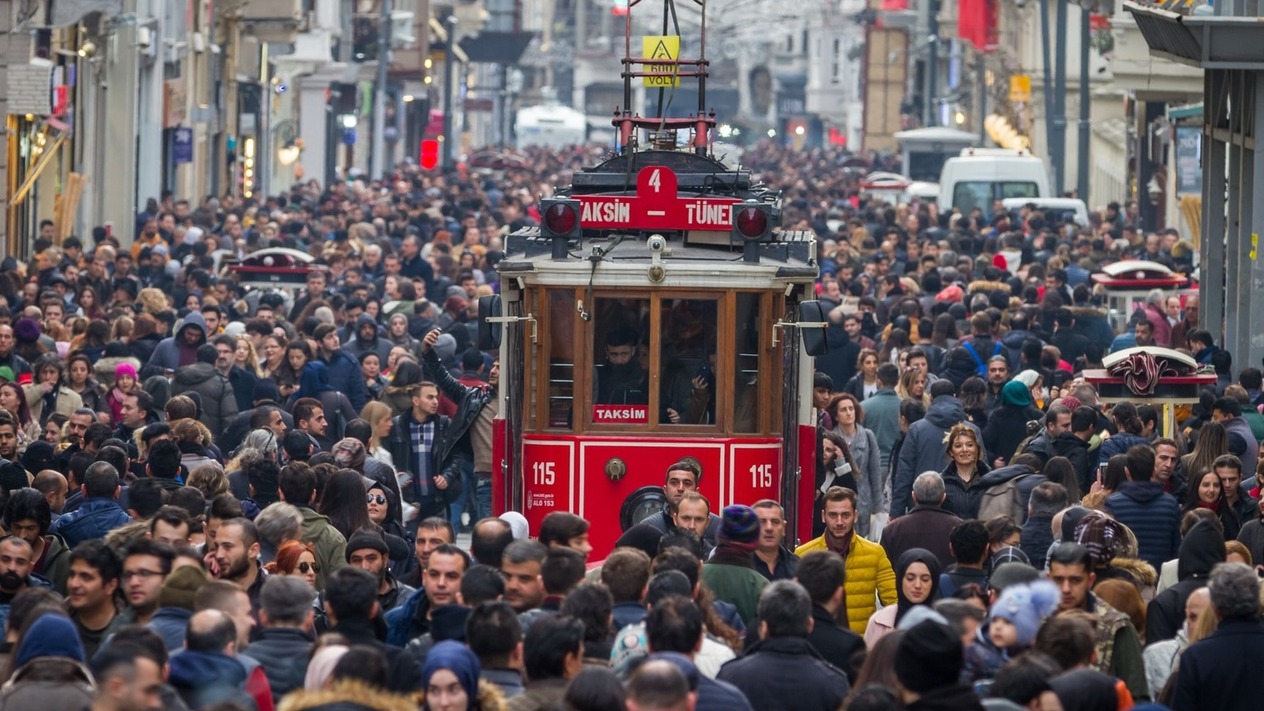 Türkiye'ye gelen arttı, giden azaldı