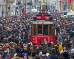 Türkiye'ye gelen arttı, giden azaldı
