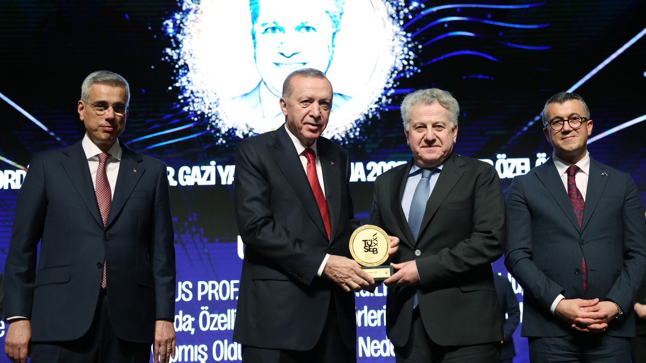 TÜSEB Özel Ödülü Prof. Dr. Uğur Türe'ye verildi