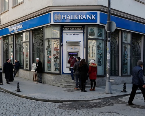 Üç gündür tavan olan Halkbank ikincil halka arz için SPK'ya başvurdu