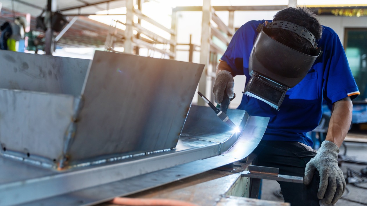 Ücretli çalışan sayısı 16 milyonu aştı: Sanayide düşüş, inşaatta yükseliş